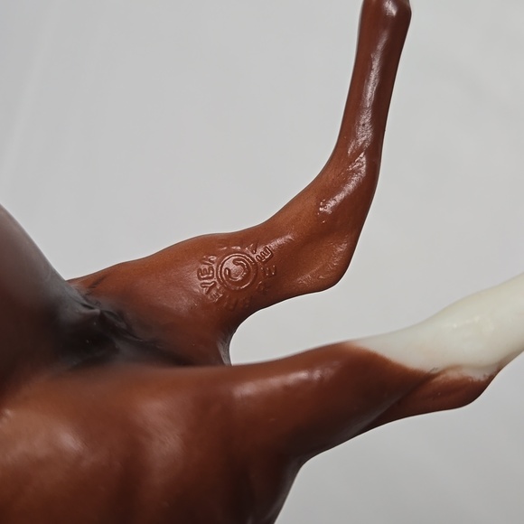 2 Breyer Reeves Horses 4" - 5" Pinto Chestnut Nice Condition Freestanding - Picture 12 of 16